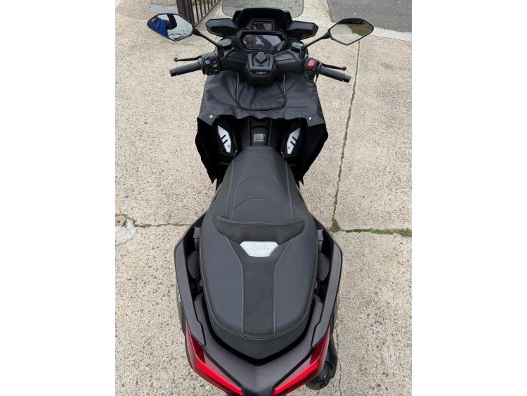 YAMAHA XMAX 300 Tech Max