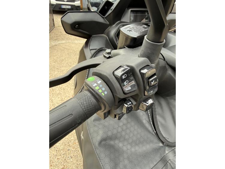 YAMAHA XMAX 300 Tech Max