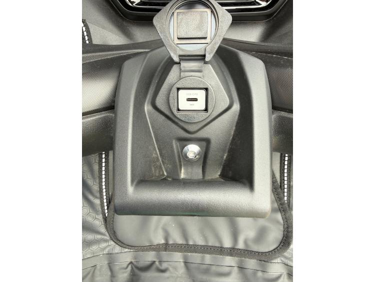 YAMAHA XMAX 300 Tech Max