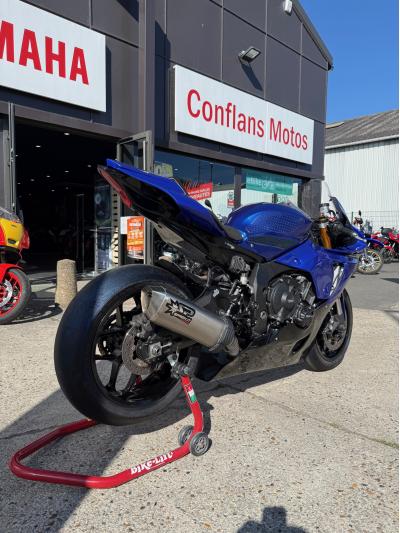 YAMAHA YZF 1000 R1