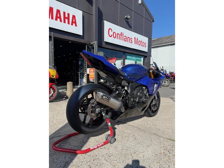 YAMAHA YZF 1000 R1