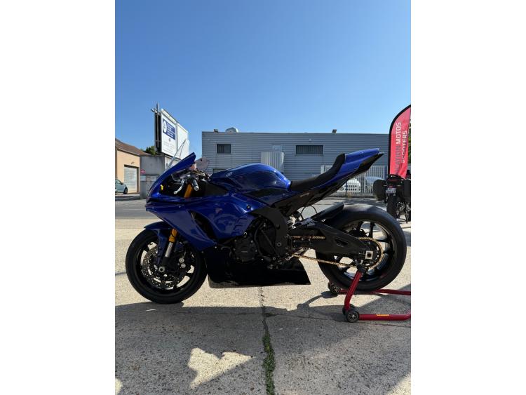 YAMAHA YZF 1000 R1