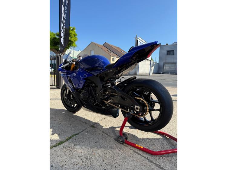 YAMAHA YZF 1000 R1