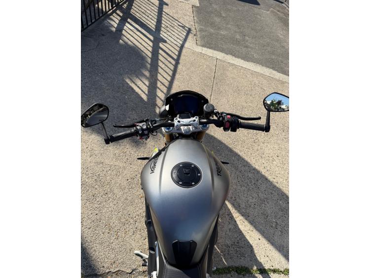 TRIUMPH SPEED TRIPLE 1200 RS